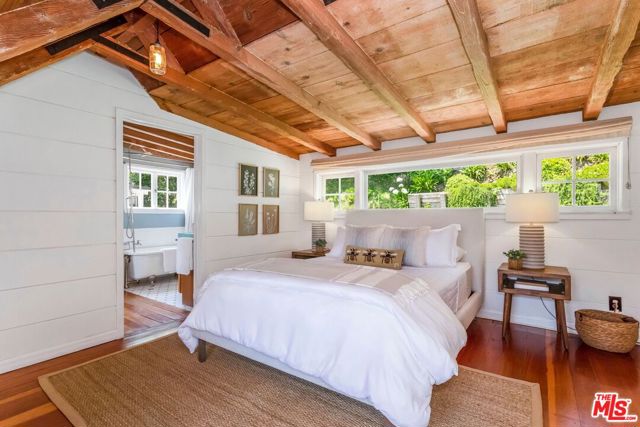 3940 Davana Road, Sherman Oaks CA: https://media.crmls.org/mediaz/c7e1b6a2-bf2a-4b95-8e06-3cd4ca78762c.jpg