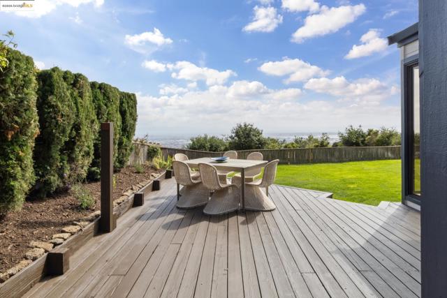 6019 Ridgemont Dr, Oakland CA: https://media.crmls.org/mediaz/c7e218ad-0307-419f-89a7-1b3432ac2d73.jpg