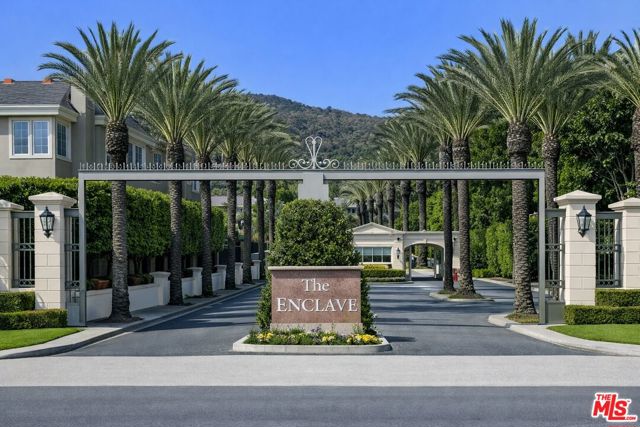 16821 Via La Costa, Pacific Palisades CA: https://media.crmls.org/mediaz/c7e228f5-111f-431b-8dd4-ae7099d3f32e.jpg