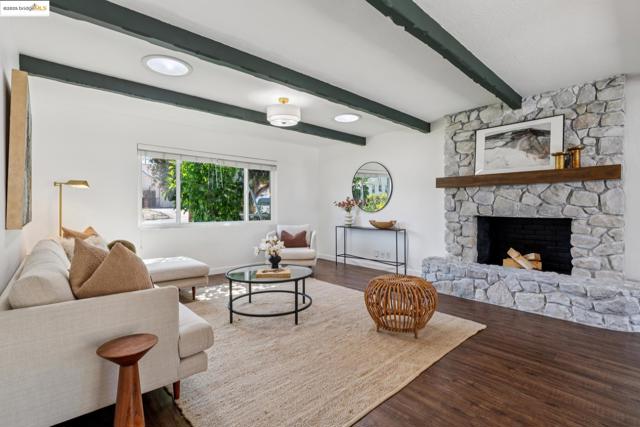 Image 16 of 60 For 2069 Horne St