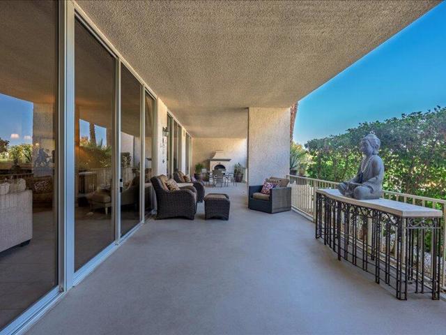 899 Island Drive, Rancho Mirage CA: https://media.crmls.org/mediaz/c7e24259-b4c3-418d-8f79-8caa7245e6ea.jpg