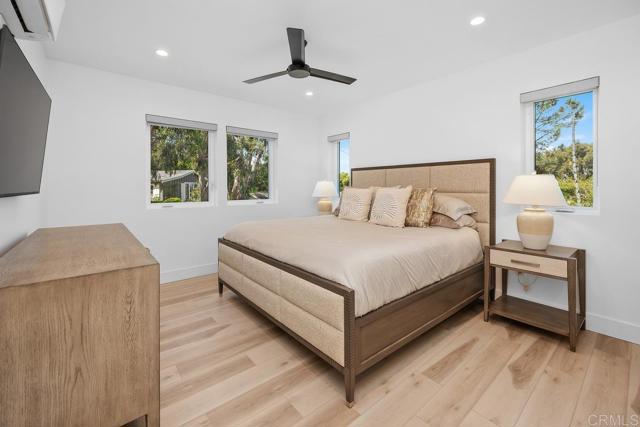 Detail Gallery Image 25 of 30 For 555 Amphitheatre, Del Mar,  CA 92014 - 4 Beds | 3/1 Baths