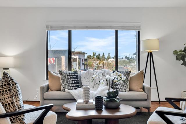 1500 Howard Avenue, Burlingame CA: https://media.crmls.org/mediaz/c7e3b9dc-608e-48cb-b1a4-204870be13b0.jpg