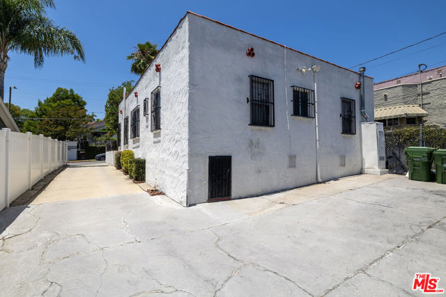 700 N Dillon Street, Los Angeles CA: https://media.crmls.org/mediaz/c7e3cb6e-2dd4-45a3-9915-5313ddc1d23b.jpg