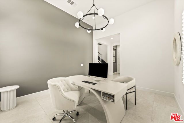 11767 Toyon Drive, Chatsworth CA: https://media.crmls.org/mediaz/c7e40afe-23bb-4930-be2d-2c006fabbaa9.jpg