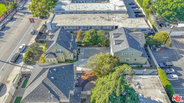 921 W 30th Street, Los Angeles CA: https://media.crmls.org/mediaz/c7e41a62-8c64-49d2-8c1a-14f369889af3.jpg