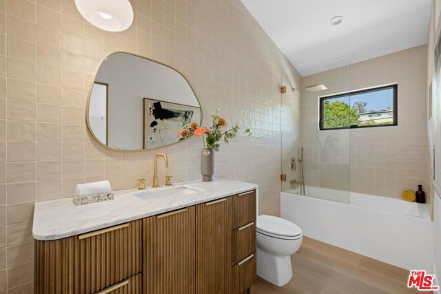 2716 Laurel Pass / Bypass, Los Angeles CA: https://media.crmls.org/mediaz/c7e4c712-290d-4617-99ed-d495cccfeb3b.jpg
