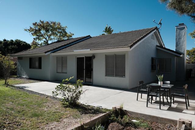 4835 Glenhaven Dr, Oceanside CA: https://media.crmls.org/mediaz/c7e4d0bb-4129-4dce-a4b0-272973b092e9.jpg