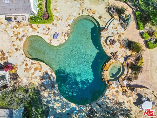 29734 Mulholland Highway, Agoura Hills CA: https://media.crmls.org/mediaz/c7e50123-8041-48ad-b3c7-a956db8a557e.jpg