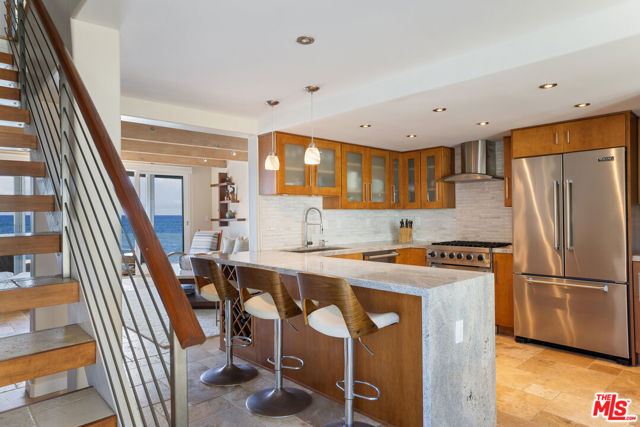 11770 Pacific Coast Highway, Malibu CA: https://media.crmls.org/mediaz/c7e5074b-a428-42cb-827c-2266ad9269eb.jpg