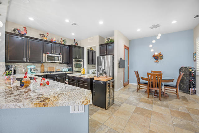 40973 Corte La Fonda, Indio CA: https://media.crmls.org/mediaz/c7e55bcd-51e3-4a7b-9ef6-52eaedfa1693.jpg