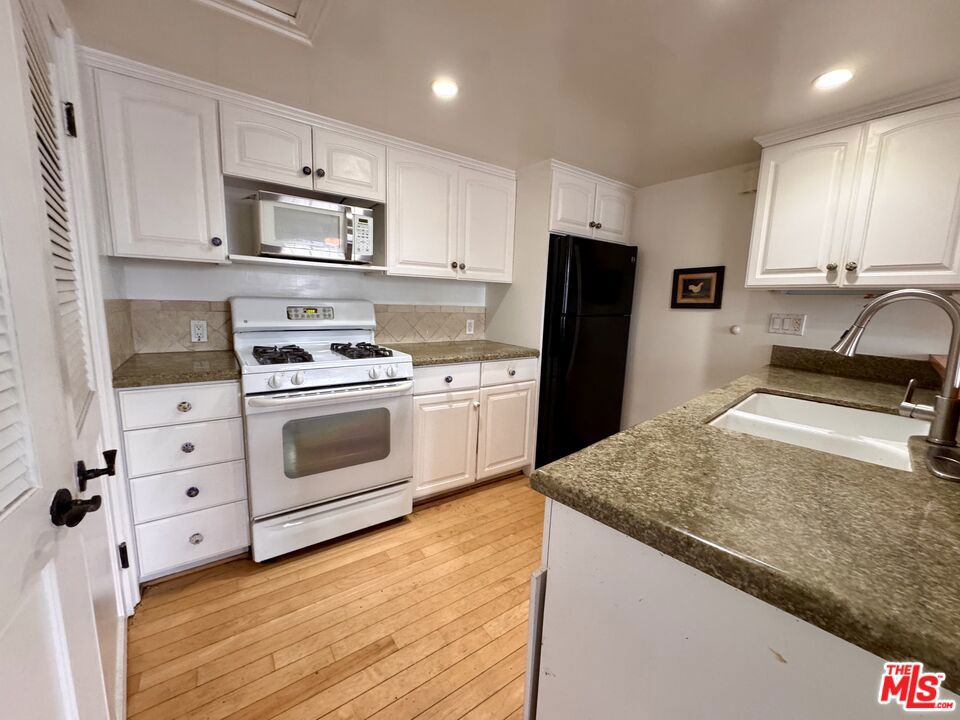 7025 Glade Avenue #5