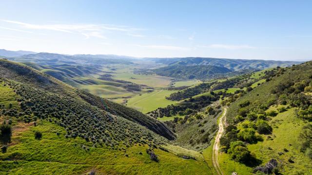 54800 Lonoak Road, King City CA: https://media.crmls.org/mediaz/c7e5b0d5-0eca-4d50-b50f-f70d56abcb2a.jpg