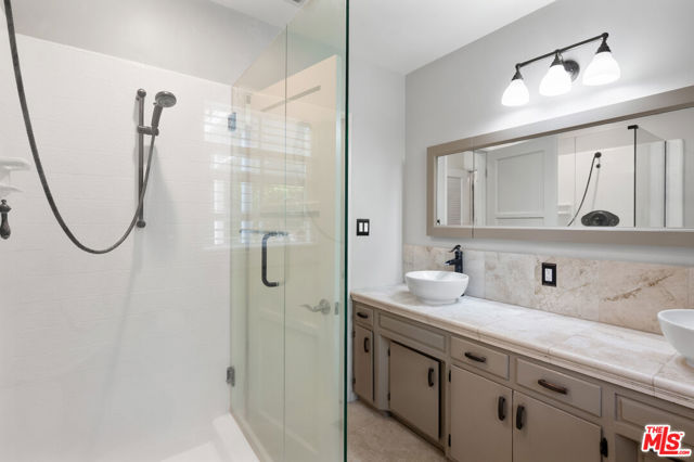 3141 Fairmount Avenue, La Crescenta CA: https://media.crmls.org/mediaz/c7e5d4ed-91b4-4f98-90c3-ca4d121b8112.jpg