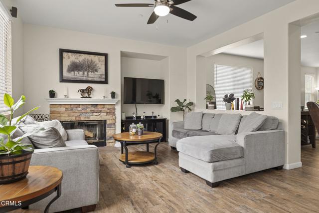371 Huerta Street, Oxnard CA: https://media.crmls.org/mediaz/c7e5dd2a-502f-402b-843d-051431ed106f.jpg