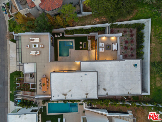 3670 Buena Park Drive, Studio City CA: https://media.crmls.org/mediaz/c7e67a89-9bab-424b-9e72-152f3fb7ab9d.jpg