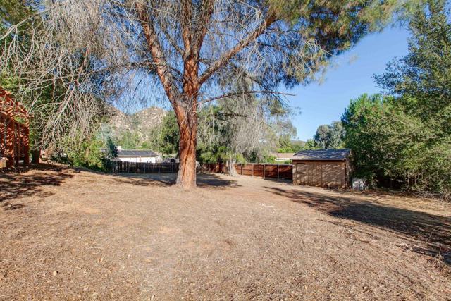25119 Como Esta Court, Ramona CA: https://media.crmls.org/mediaz/c7e7219d-3e6c-48d0-b1e4-1004107ddbf9.jpg