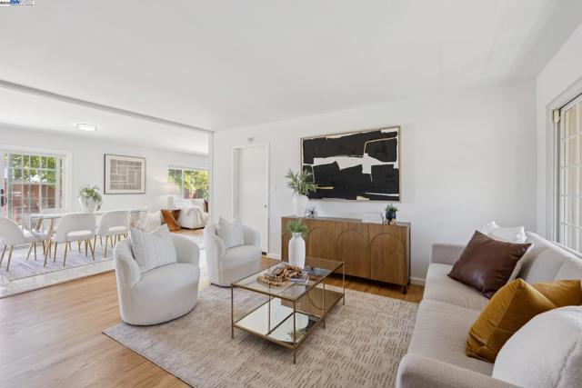2435 Catalpa Way, Hayward CA: https://media.crmls.org/mediaz/c7e75f31-cda7-4872-b3c6-0026ced1d50e.jpg