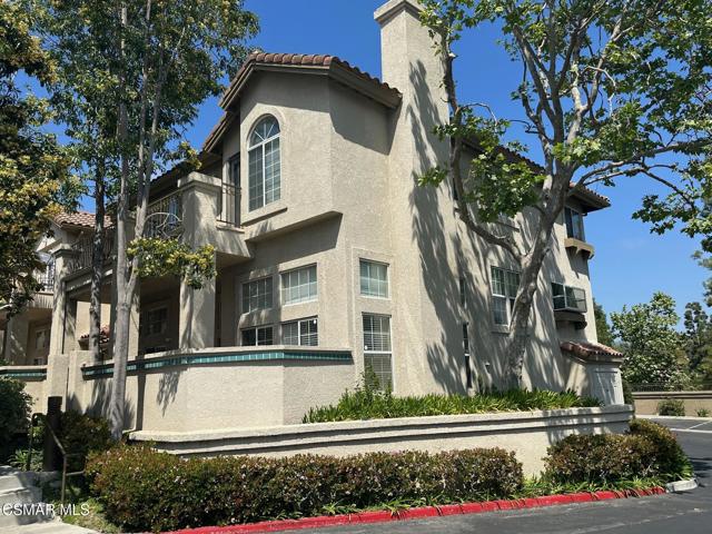630 Warwick Avenue, Thousand Oaks CA: https://media.crmls.org/mediaz/c7e79b50-c2aa-423c-87a4-e2036836a8c9.jpg