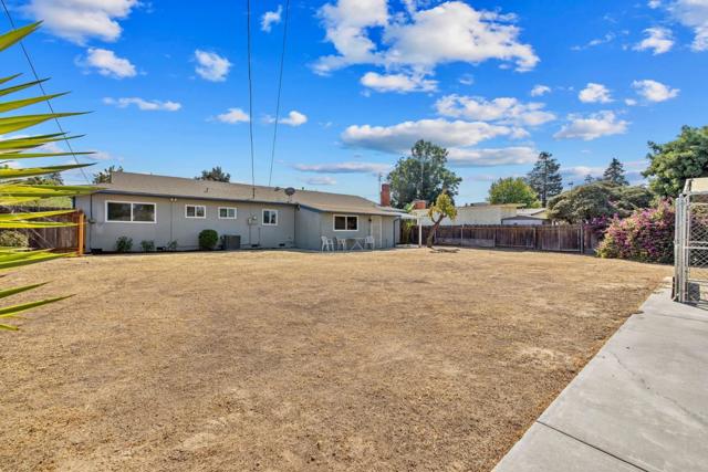 384 E Gail Avenue, Tulare CA: https://media.crmls.org/mediaz/c7e865b9-ff15-4ad4-ac9c-8d3201cdfc36.jpg