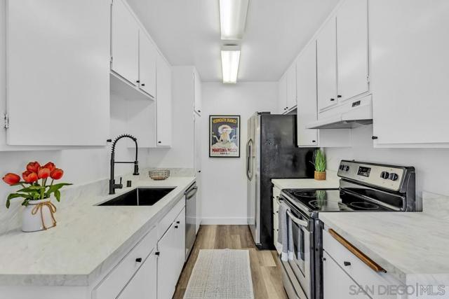 8515 Villa La Jolla Drive, La Jolla CA: https://media.crmls.org/mediaz/c7e87a9c-ed98-4001-a03a-93767ecd06d8.jpg