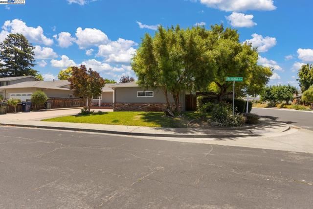 5221 Roxanne Ct, Livermore CA: https://media.crmls.org/mediaz/c7e87cc3-ff40-43b5-962d-1c6edbbf9273.jpg