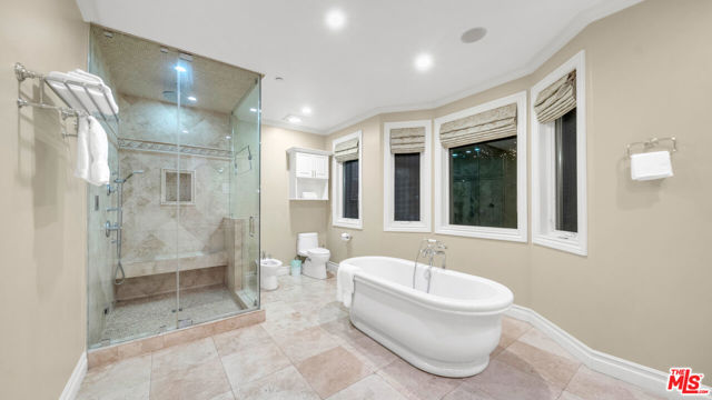 1447 San Ysidro Drive, Beverly Hills CA: https://media.crmls.org/mediaz/c7e8c6f9-d319-442e-964f-03b905ad4b8c.jpg
