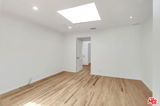 1107 Alfred, Los Angeles CA: https://media.crmls.org/mediaz/c7e8f09f-95c9-4ab8-a261-bd185e27bbf6.jpg