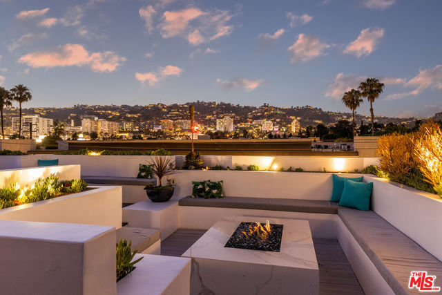 851 N Kings Road, West Hollywood CA: https://media.crmls.org/mediaz/c7e9f765-3302-4724-9163-9d005fefb78b.jpg