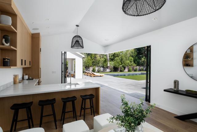 240 Valparaiso Avenue, Atherton CA: https://media.crmls.org/mediaz/c7ead099-ec83-474c-8c60-6aa565e72b98.jpg