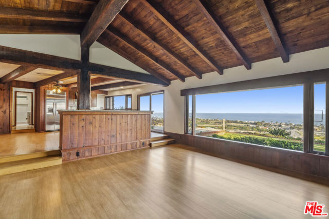 3217 Colony View Circle, Malibu CA: https://media.crmls.org/mediaz/c7eae20e-674e-4bcc-9cb6-4037a7b54de7.jpg