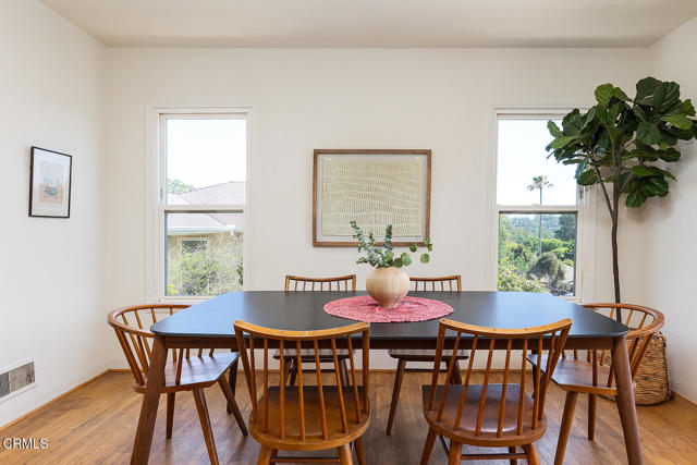 5134 Monte Bonito Drive Drive, Los Angeles CA: https://media.crmls.org/mediaz/c7eaf5bd-74f5-4e75-ac04-064d31ef5a4a.jpg