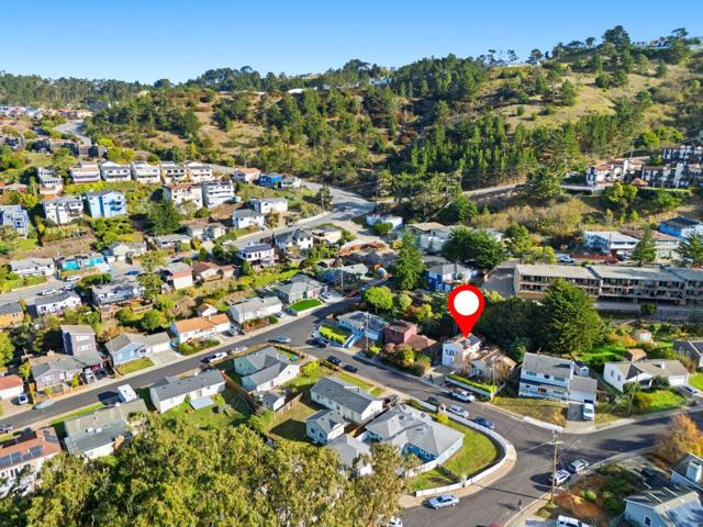 5 Hibbert Court, Pacifica CA: https://media.crmls.org/mediaz/c7eb21db-87bc-4634-aa3a-cef66caf559a.jpg