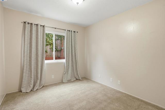 4490 Buckthorn Ct, Concord CA: https://media.crmls.org/mediaz/c7eb3c30-9ff4-4739-8bc6-dadb12d3958c.jpg