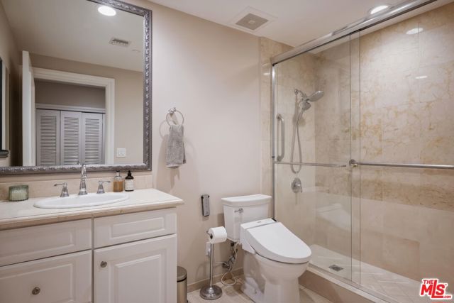 132 S Crescent Drive, Beverly Hills CA: https://media.crmls.org/mediaz/c7eb945e-aaca-4bb5-bcf3-cfbb632cbb6b.jpg