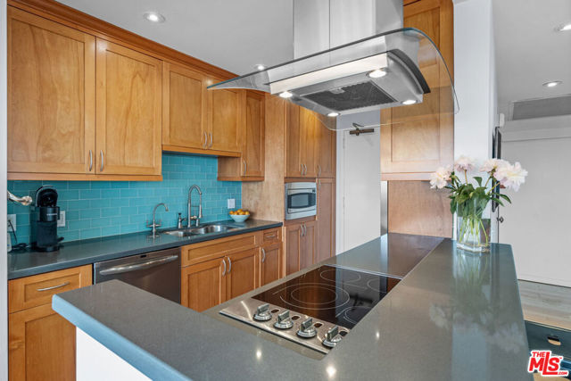 10701 Wilshire Boulevard, Los Angeles CA: https://media.crmls.org/mediaz/c7ebf488-dc15-4fee-b7fc-ce9d5e8fd3c7.jpg