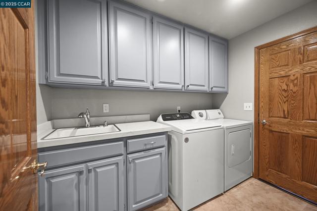 715 Blue Spruce Dr, Danville CA: https://media.crmls.org/mediaz/c7ebfee6-2f43-4714-8f74-c181060b9e17.jpg