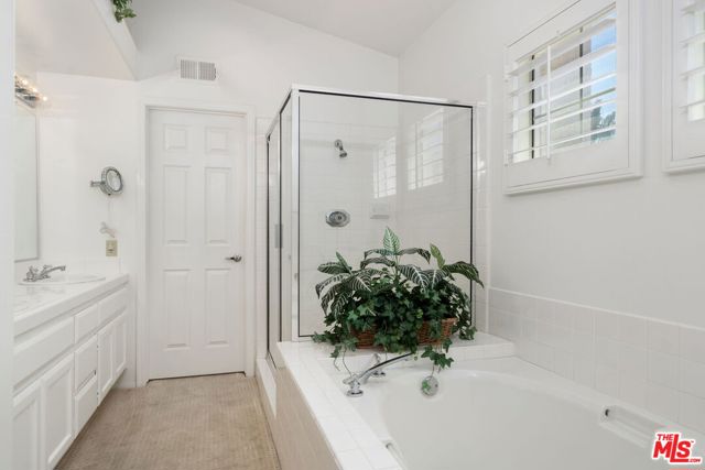 67954 S Trancas Drive, Cathedral City CA: https://media.crmls.org/mediaz/c7ebffc1-e057-40a2-bfb1-cc914ffc37be.jpg