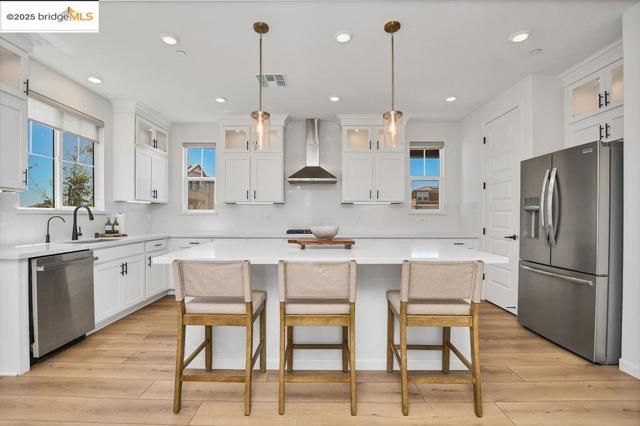 3007 Architect Ct, Vacaville CA: https://media.crmls.org/mediaz/c7ec502b-6ea9-4aa3-8059-ad7a6a5b941b.jpg