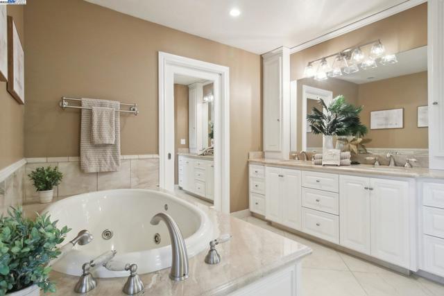 484 El Pintado Rd, Danville CA: https://media.crmls.org/mediaz/c7ec9806-37ec-4e13-8ec8-b5a8358f334b.jpg