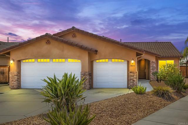 10252 Casa Ct, Santee CA: https://media.crmls.org/mediaz/c7ec9b44-00b1-402a-9e42-a48de4998bc8.jpg