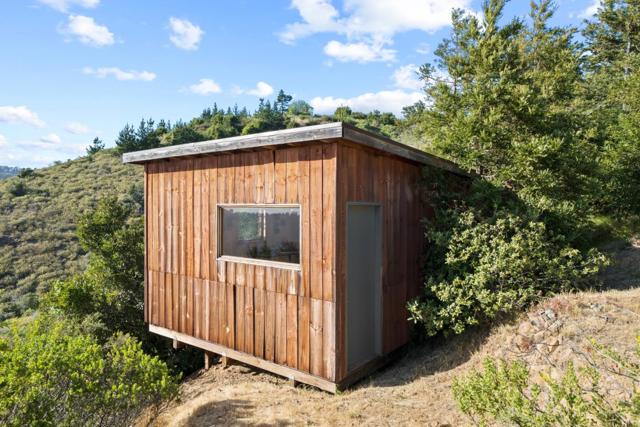 9265 Sycamore Canyon Road, Big Sur CA: https://media.crmls.org/mediaz/c7eca6af-f09d-44ab-badb-04ea113b0b5c.jpg