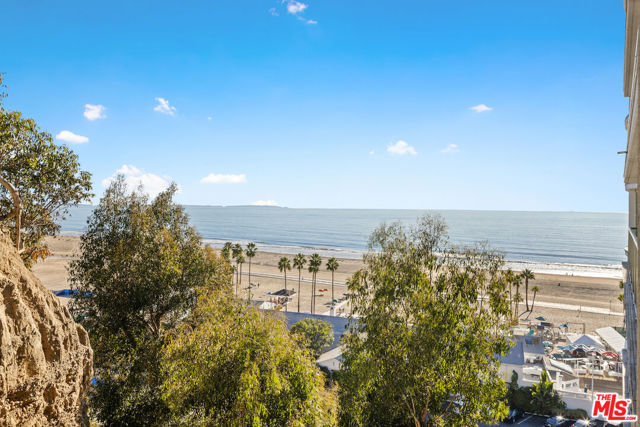 101 Ocean Avenue, Santa Monica CA: https://media.crmls.org/mediaz/c7ecac68-7be0-4b79-aa85-181b48cb86ec.jpg