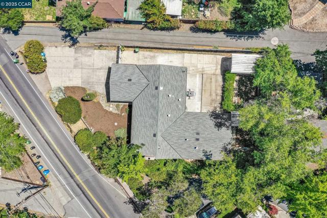 280 Sierra Dr, Walnut Creek CA: https://media.crmls.org/mediaz/c7ecd2bd-0906-4178-adf8-c91446c4ae69.jpg