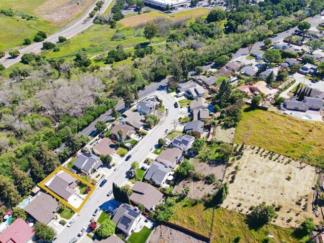 4950 Scarlett Way, San Jose CA: https://media.crmls.org/mediaz/c7ecee2a-dfe8-4f7a-bd72-2fad0c541f57.jpg