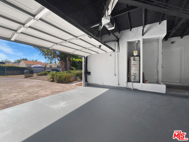 5736 Vantage Avenue, Valley Village CA: https://media.crmls.org/mediaz/c7ecf26d-67a4-4c0c-b493-362987bf4d7b.jpg