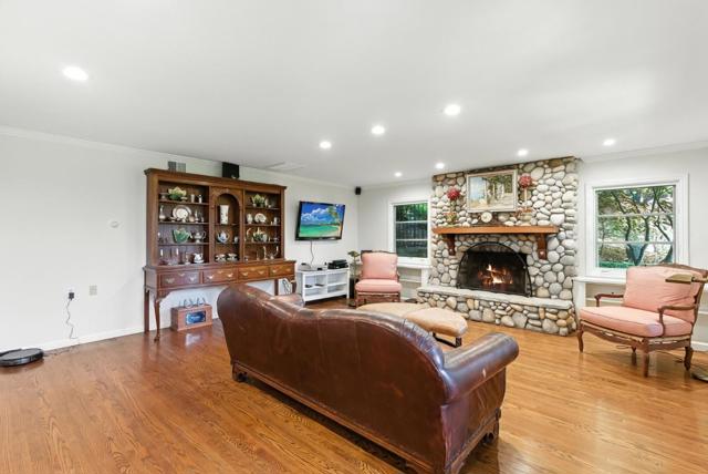 11510 Summit Wood Road, Los Altos Hills CA: https://media.crmls.org/mediaz/c7ed8757-423b-4b33-ad8a-02d031132773.jpg