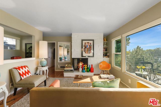 1313 Corona Drive, Glendale CA: https://media.crmls.org/mediaz/c7ed9294-8d55-4b16-ae36-aa58930b3903.jpg