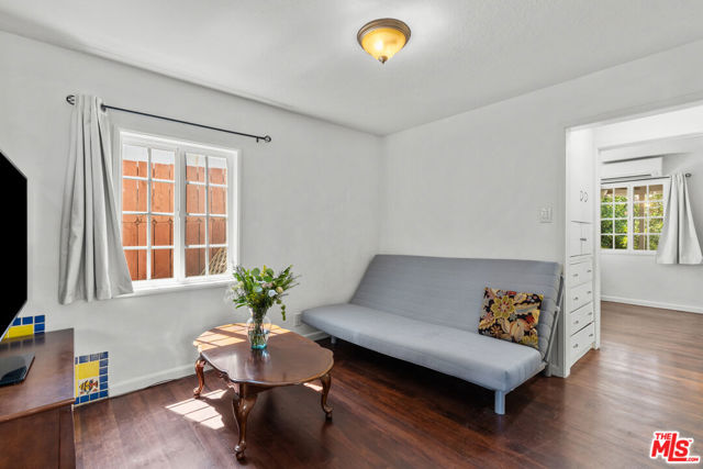 6841 Haywood Street, Tujunga CA: https://media.crmls.org/mediaz/c7ee6440-ea40-43e9-a97f-0dee6b4d5123.jpg