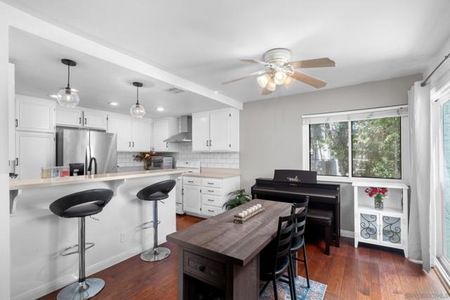 17885 Caminito Pinero, San Diego CA: https://media.crmls.org/mediaz/c7ef6fbd-b7c7-4731-b679-23f3cf81b440.jpg